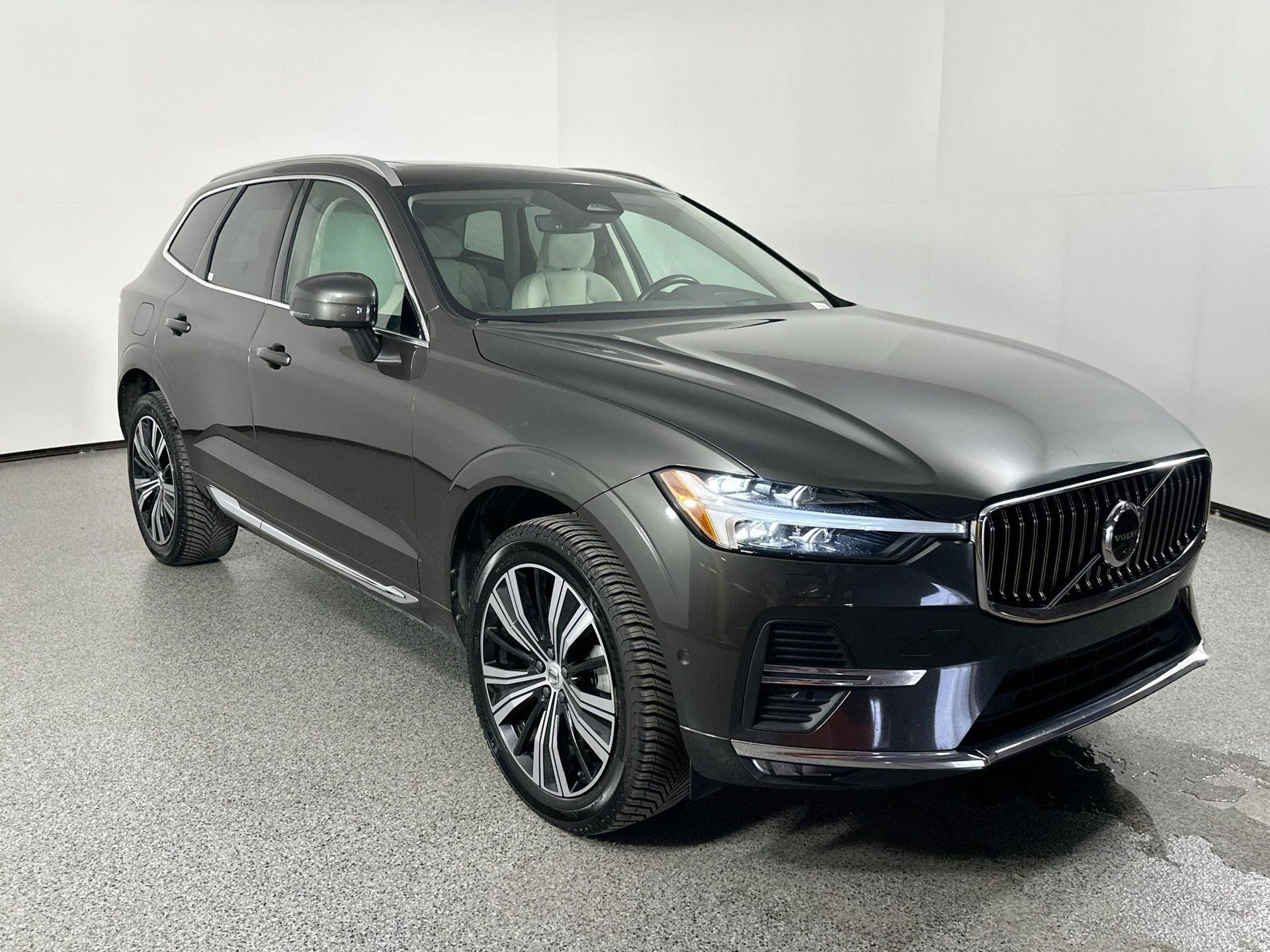 2022 Volvo XC60 Inscription photo 3