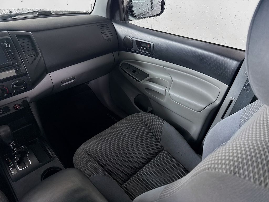 2015 Toyota Tacoma Base photo 21