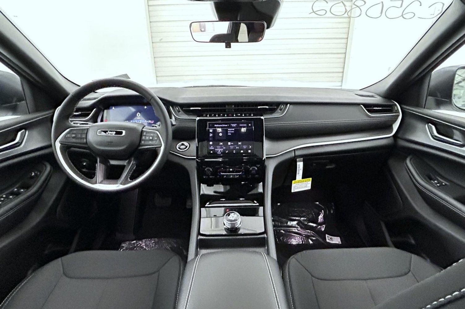 2025 Jeep Grand Cherokee Laredo X photo 11
