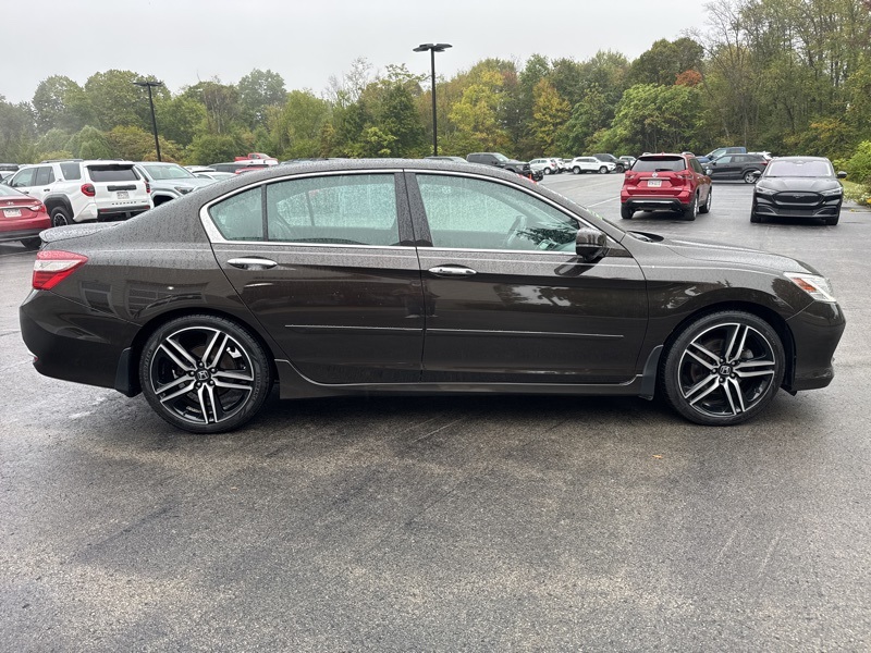 2017 Honda Accord Touring photo 3