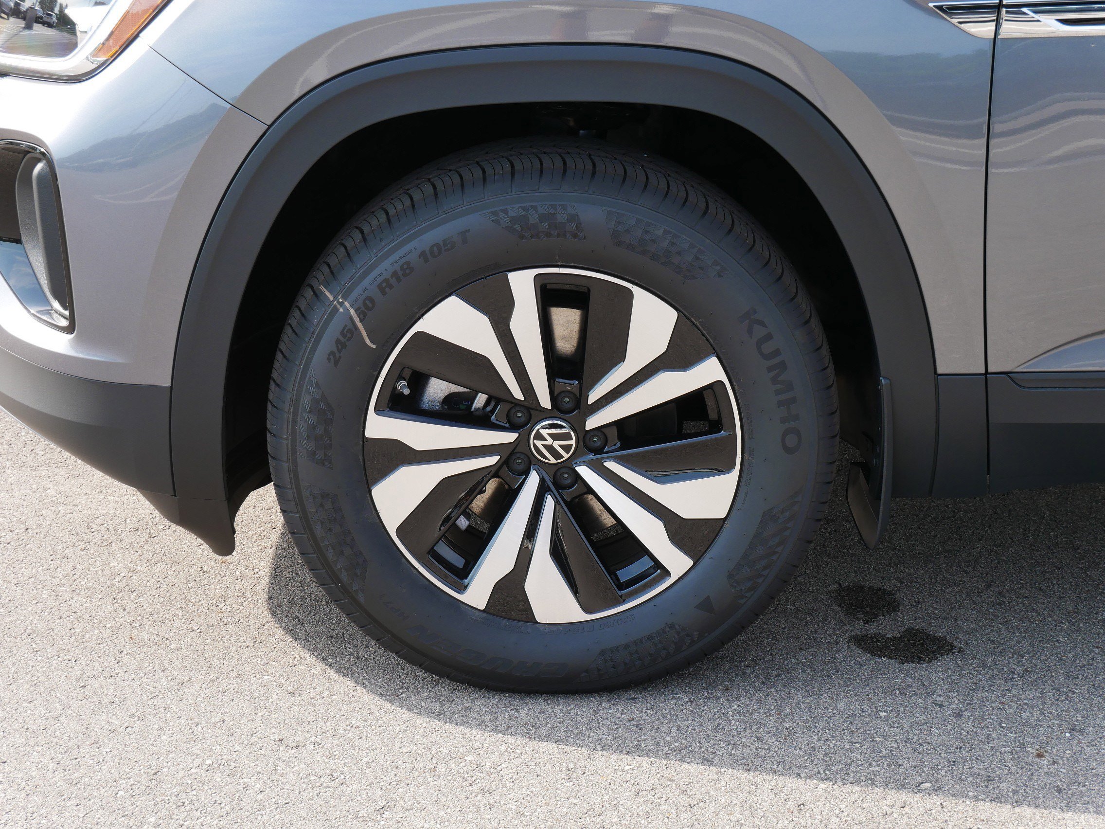 2025 Volkswagen Atlas Cross Sport SE photo 3