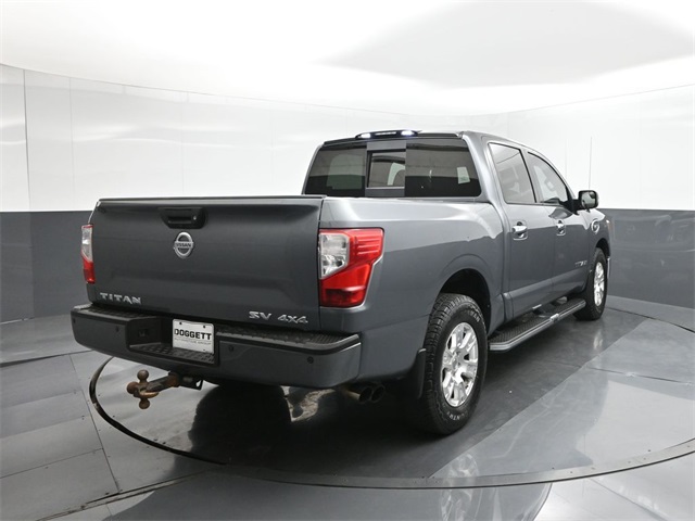 2017 Nissan Titan SV photo 11