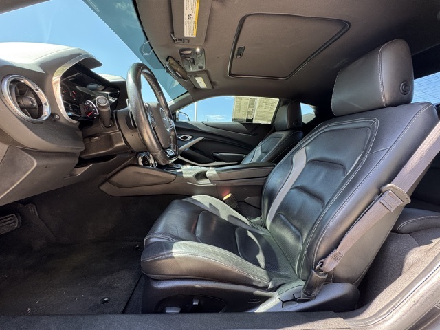 2017 Chevrolet Camaro 2LT photo 25