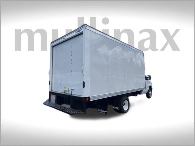2024 Ford E-450 photo 3