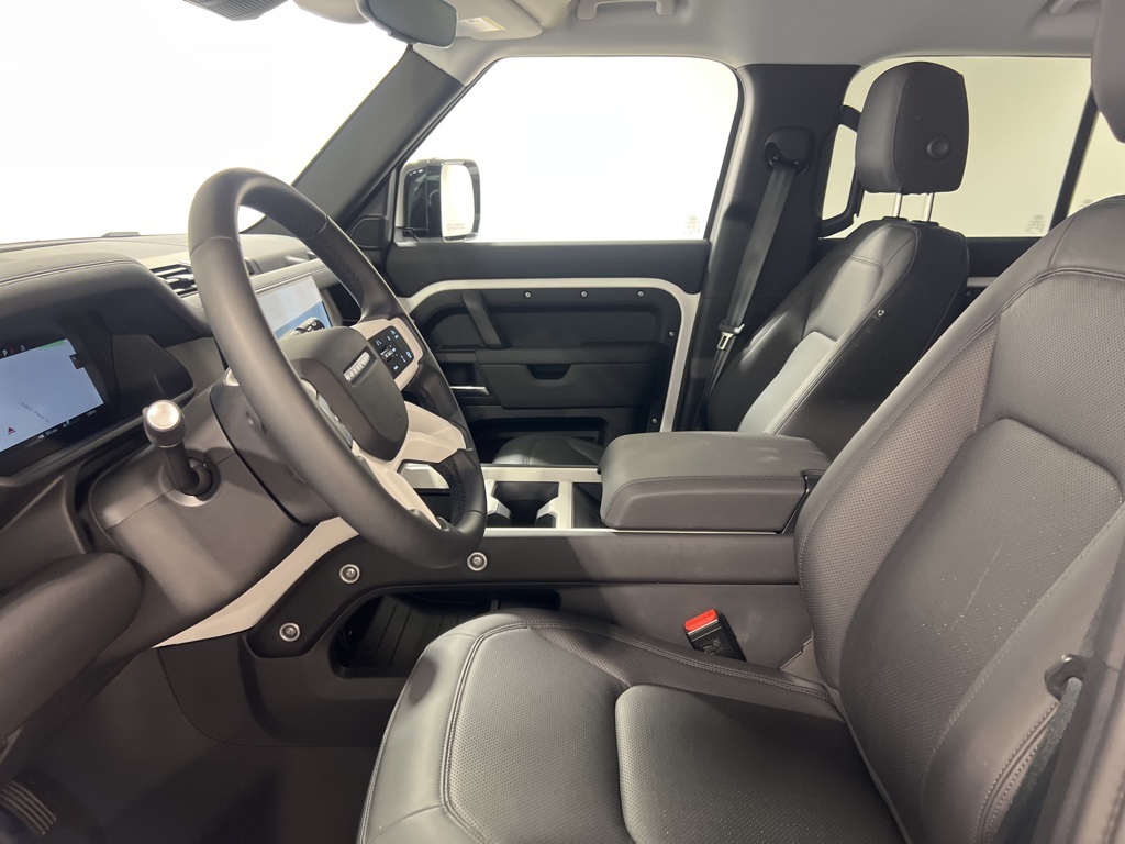 2025 Land Rover Defender 130 S photo 11