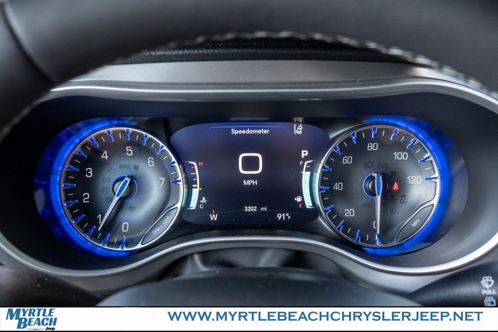 2025 Chrysler Pacifica photo 24