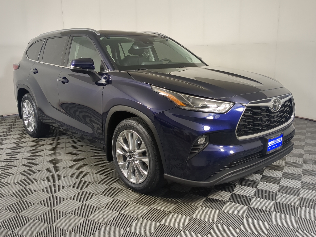 2022 Toyota Highlander Limited photo 2