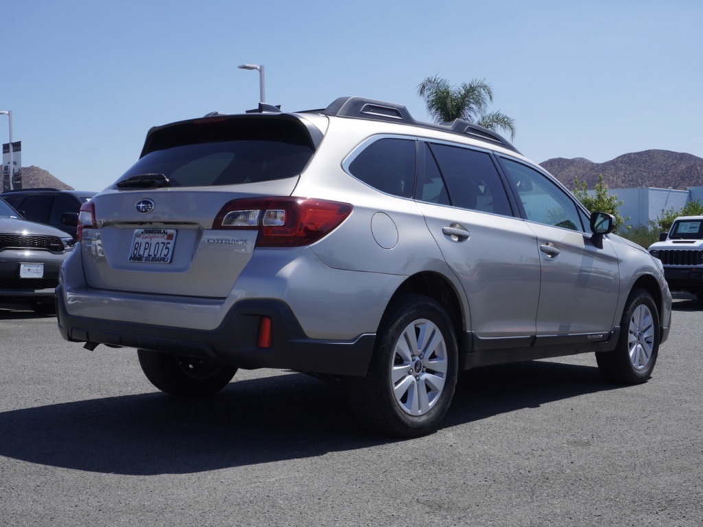 2019 Subaru Outback 2.5i Premium photo 3