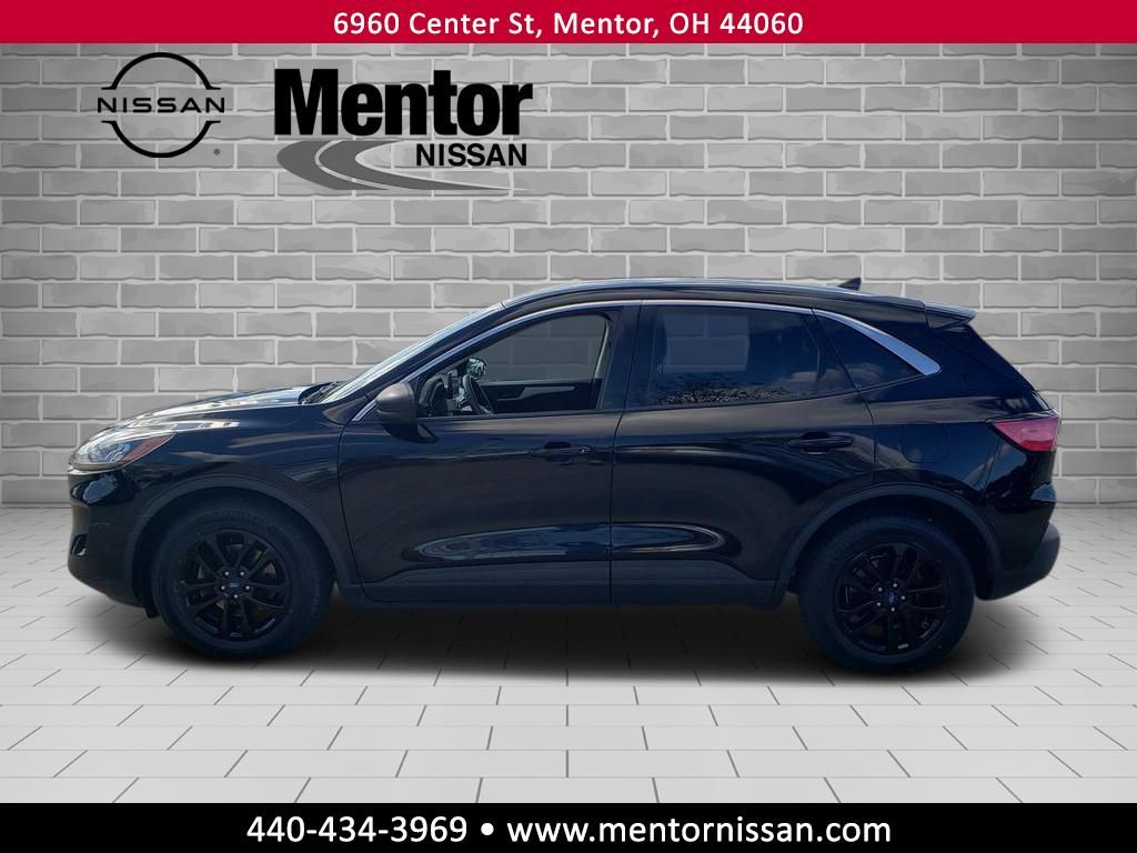 2022 Ford Escape SE photo 2