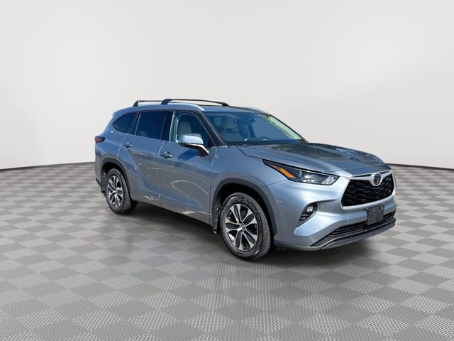 2022 Toyota Highlander XLE photo 2