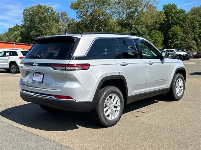 2025 Jeep Grand Cherokee Laredo X photo 4