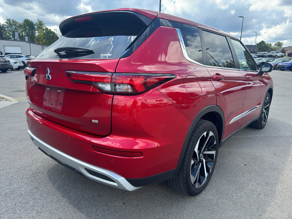 2023 Mitsubishi Outlander SE photo 3