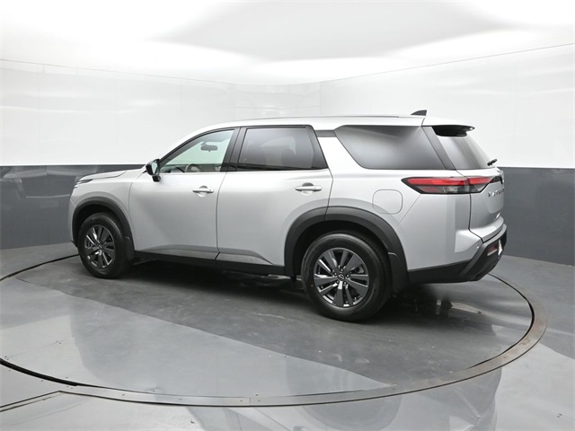 2025 Nissan Pathfinder S photo 3