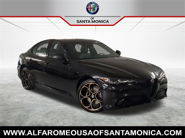 2025 Alfa Romeo Giulia Intensa