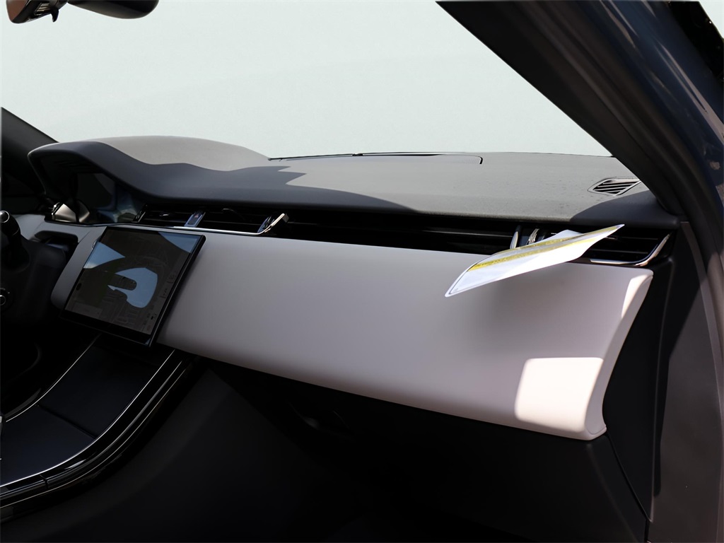2026 Land Rover Range Rover Evoque Dynamic SE photo 8