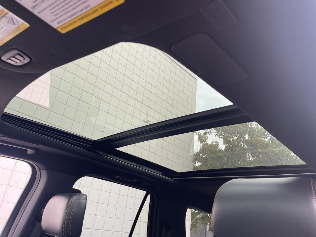 2022 Ford Expedition MAX Platinum photo 5