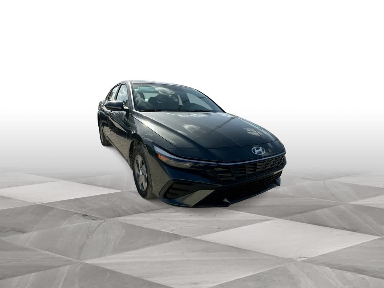 2025 Hyundai Elantra SE photo 2