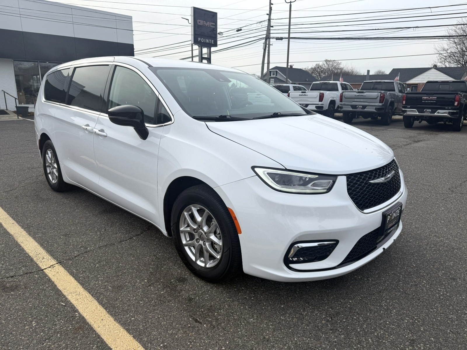 2024 Chrysler Pacifica Touring L's photo