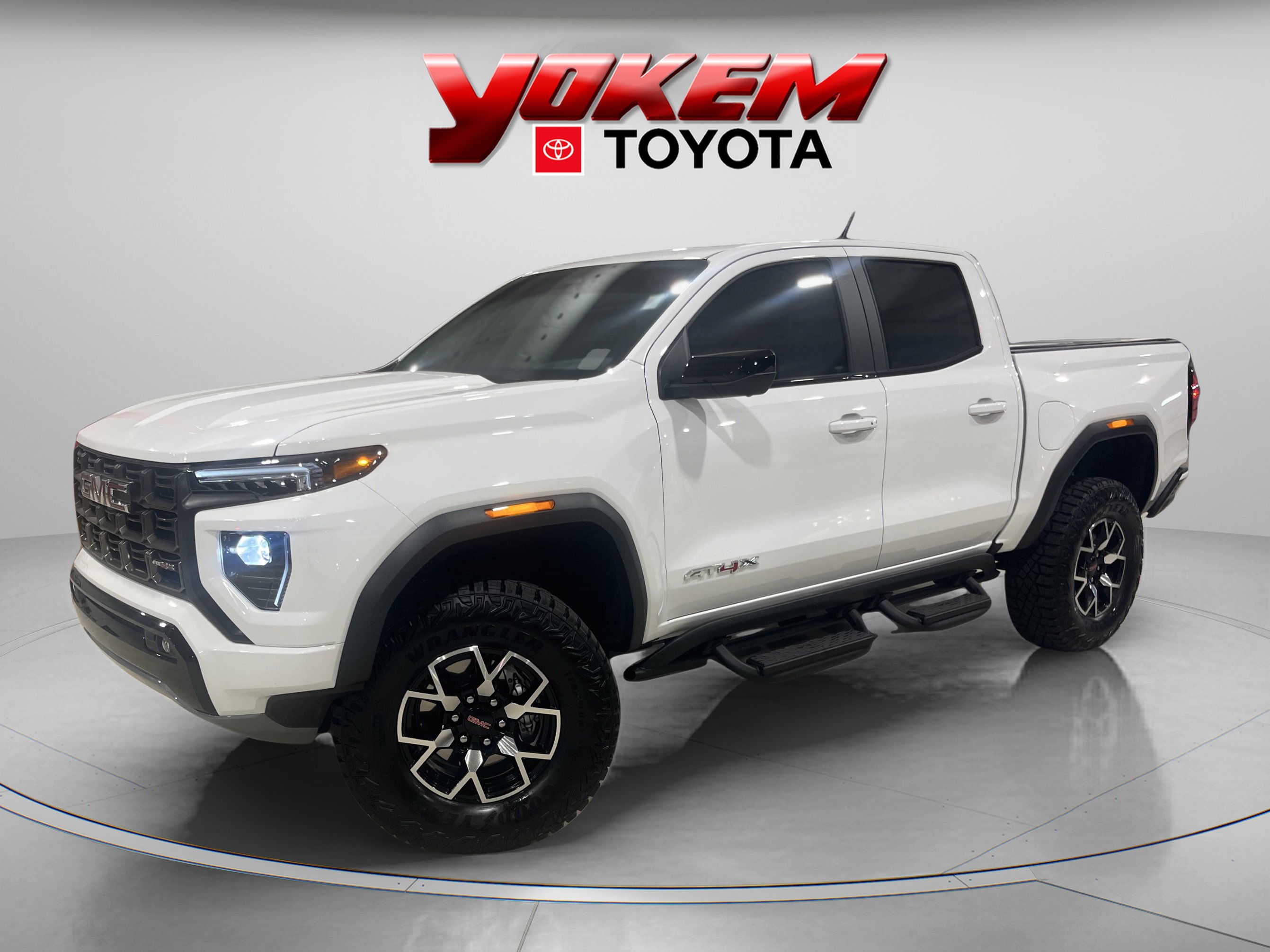 2024 GMC Canyon AT4X's photo