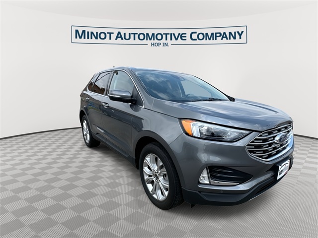 2024 Ford Edge Titanium photo 2