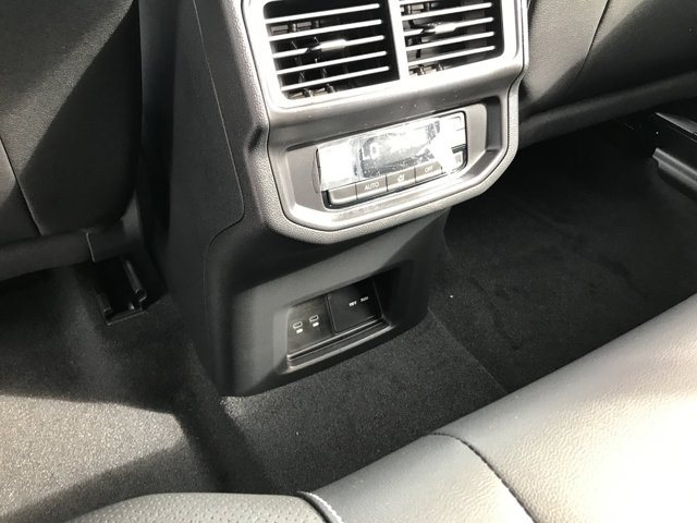 2026 Volkswagen Atlas SE Technology photo 25