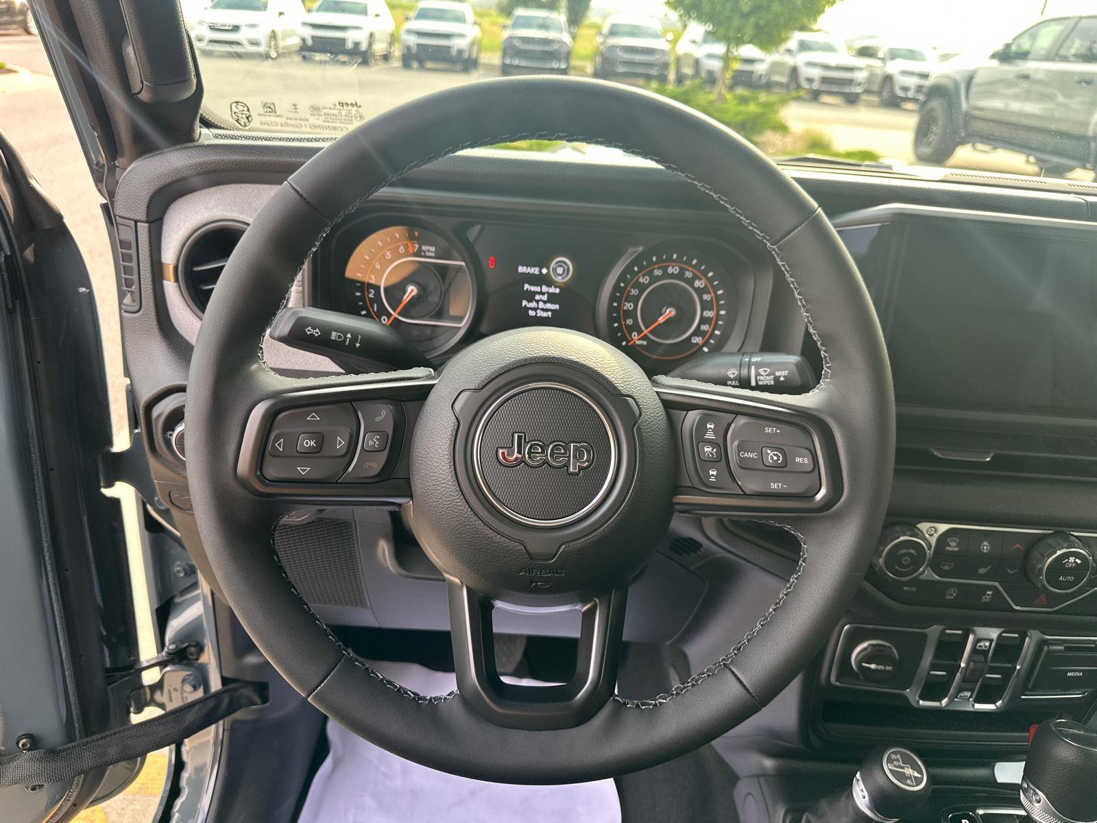 2025 Jeep Gladiator Sport S photo 14