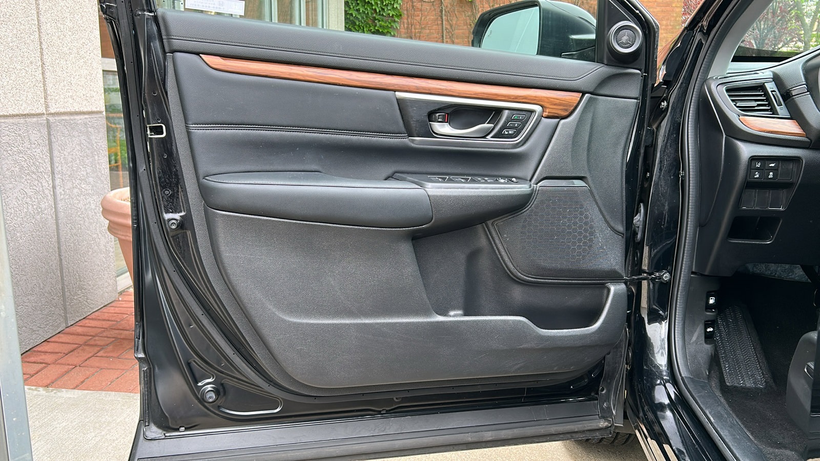 Image 8 of Honda CR-V Hybrid EX-L AWD 4D Sport Utility