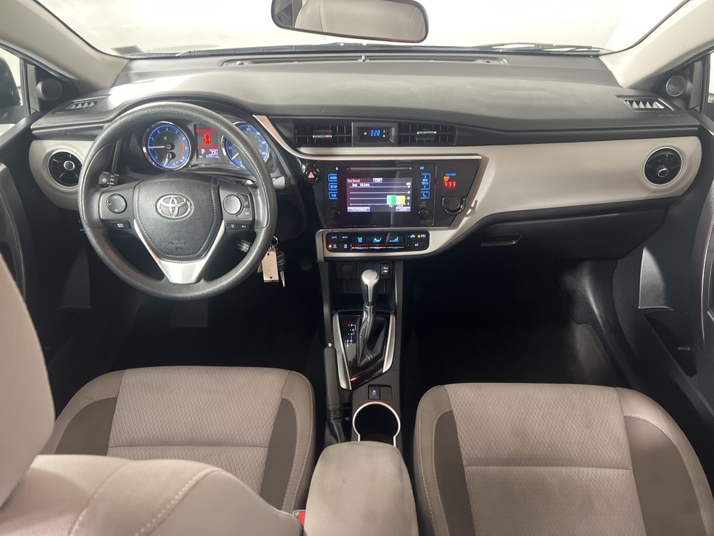 2019 Toyota Corolla LE photo 2