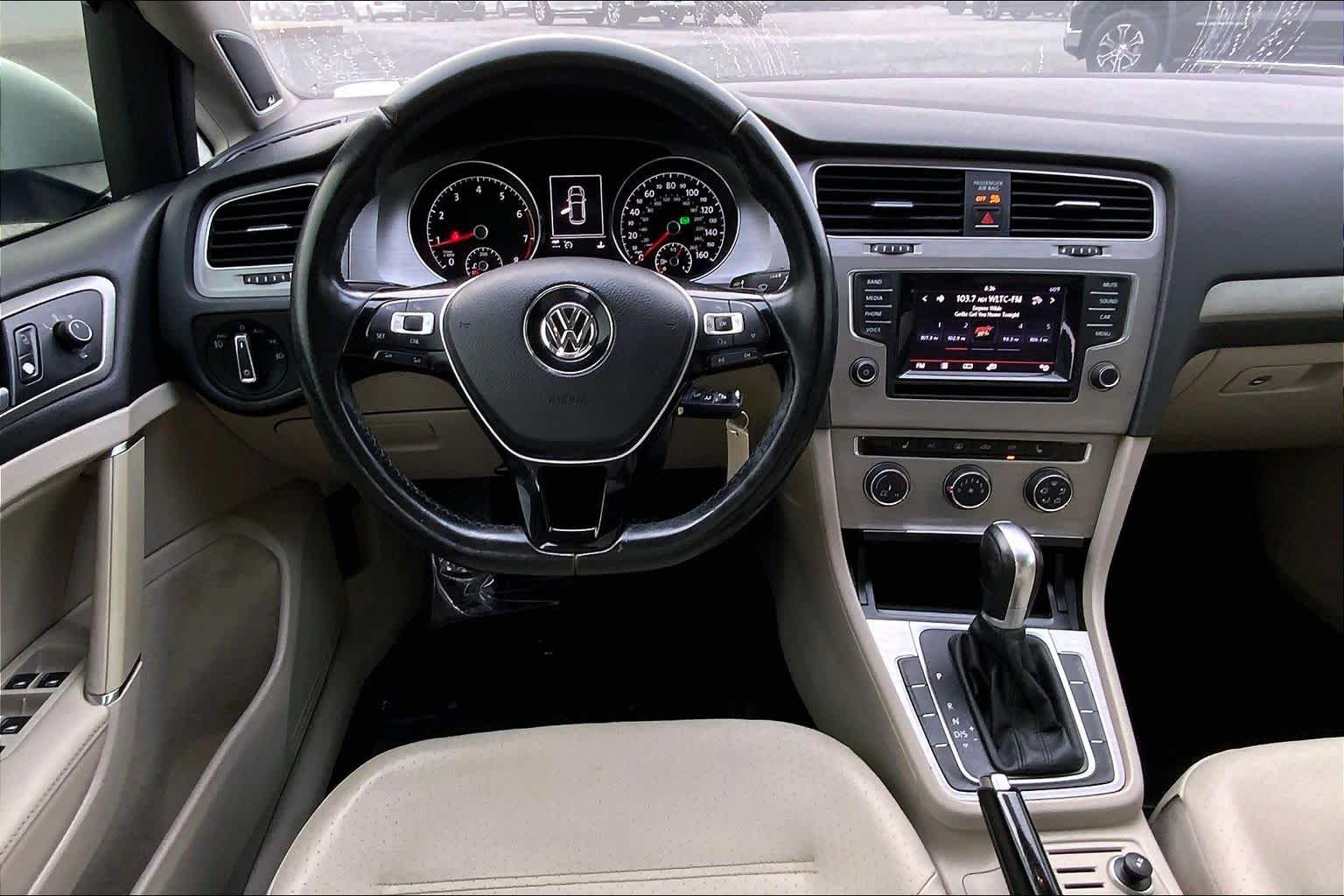 2015 Volkswagen Golf TSI SE photo 3