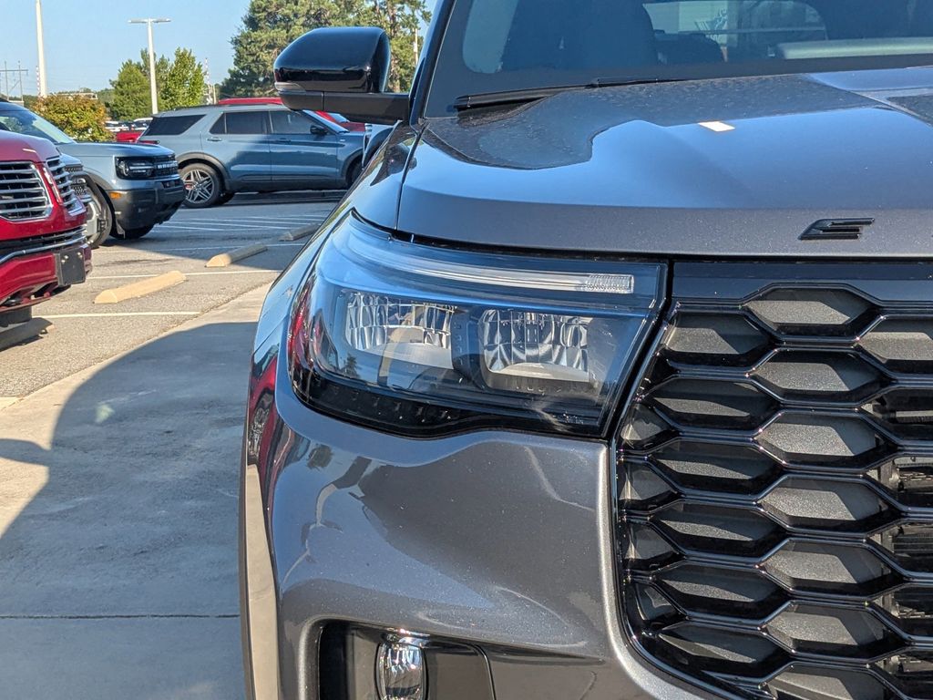 2025 Ford Explorer ST photo 8