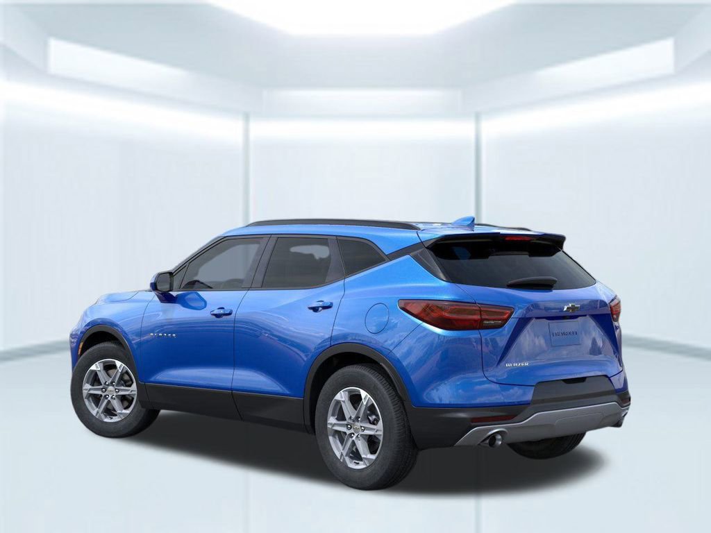 2025 Chevrolet Blazer 2LT photo 2