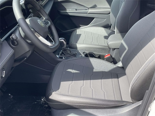 2025 Volkswagen Taos SE photo 11