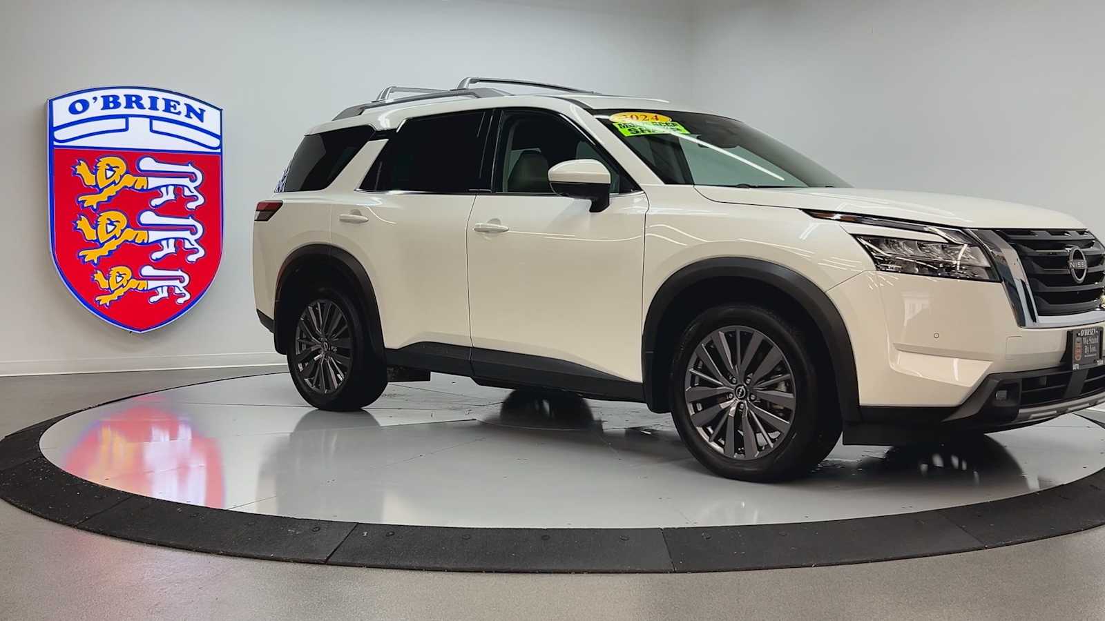 2024 Nissan Pathfinder SL photo 3