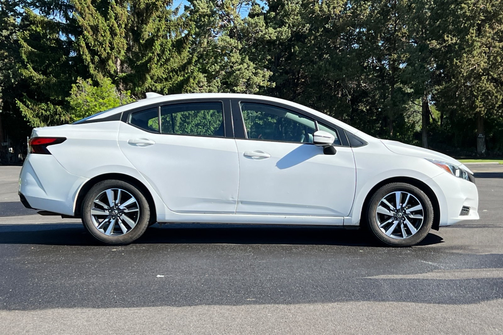 2021 Nissan Versa 1.6 SV photo 3