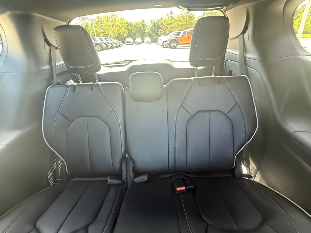 2025 Chrysler Pacifica Limited photo 26
