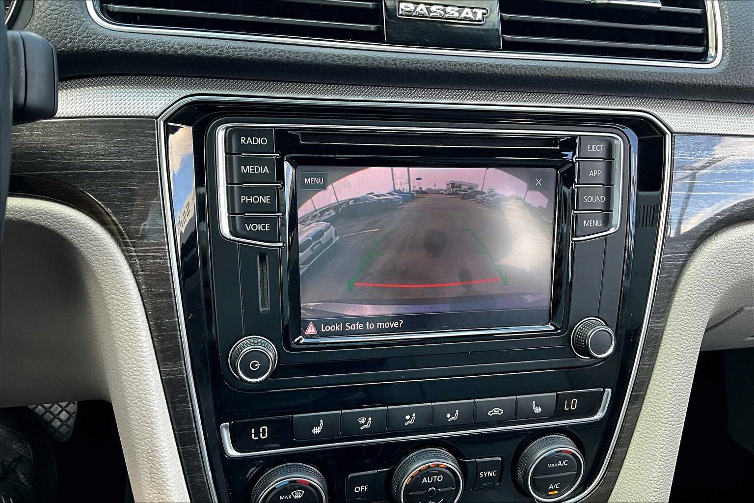 2018 Volkswagen Passat 2.0T SE photo 23