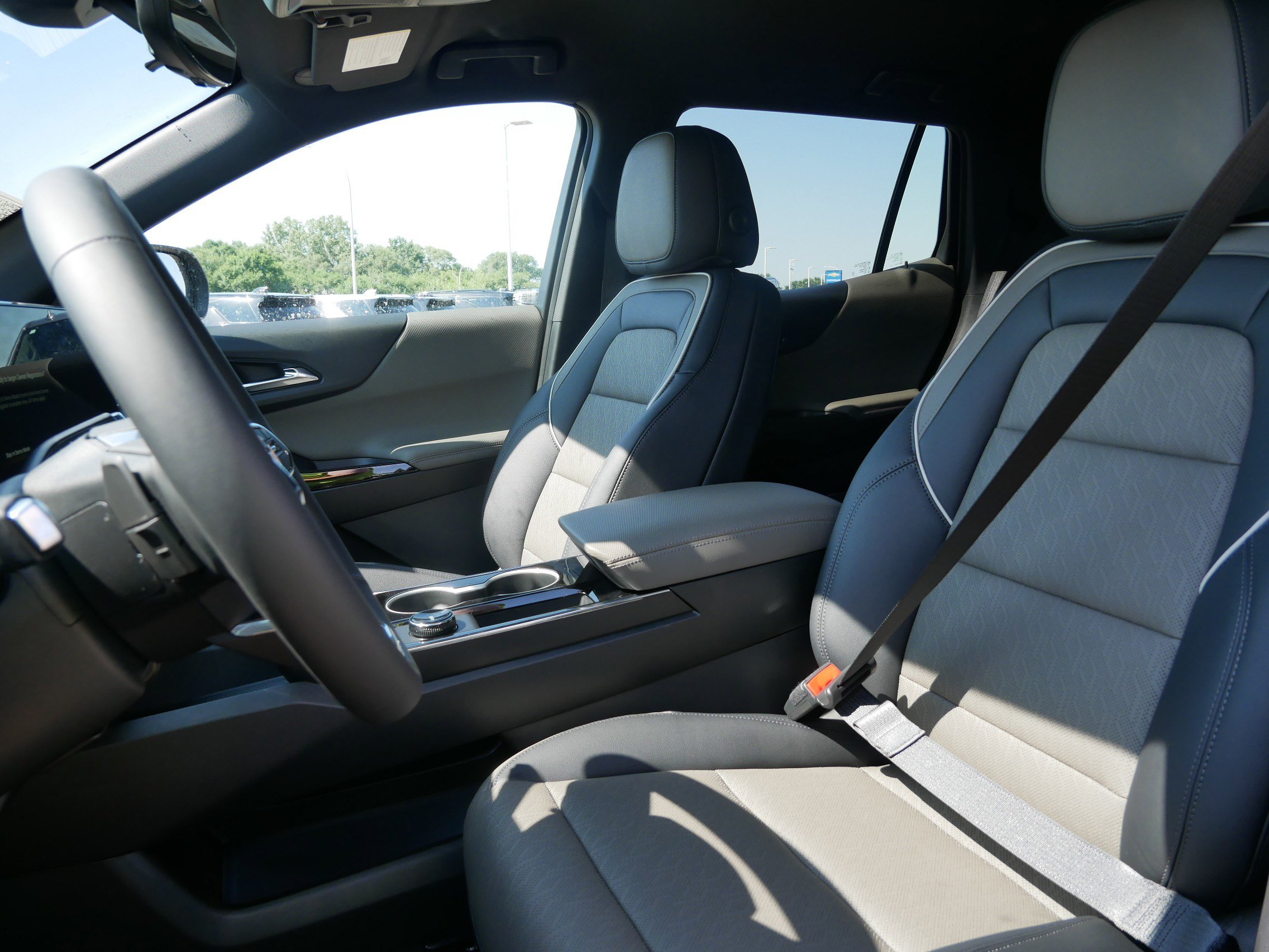 2026 Chevrolet Equinox LT photo 4