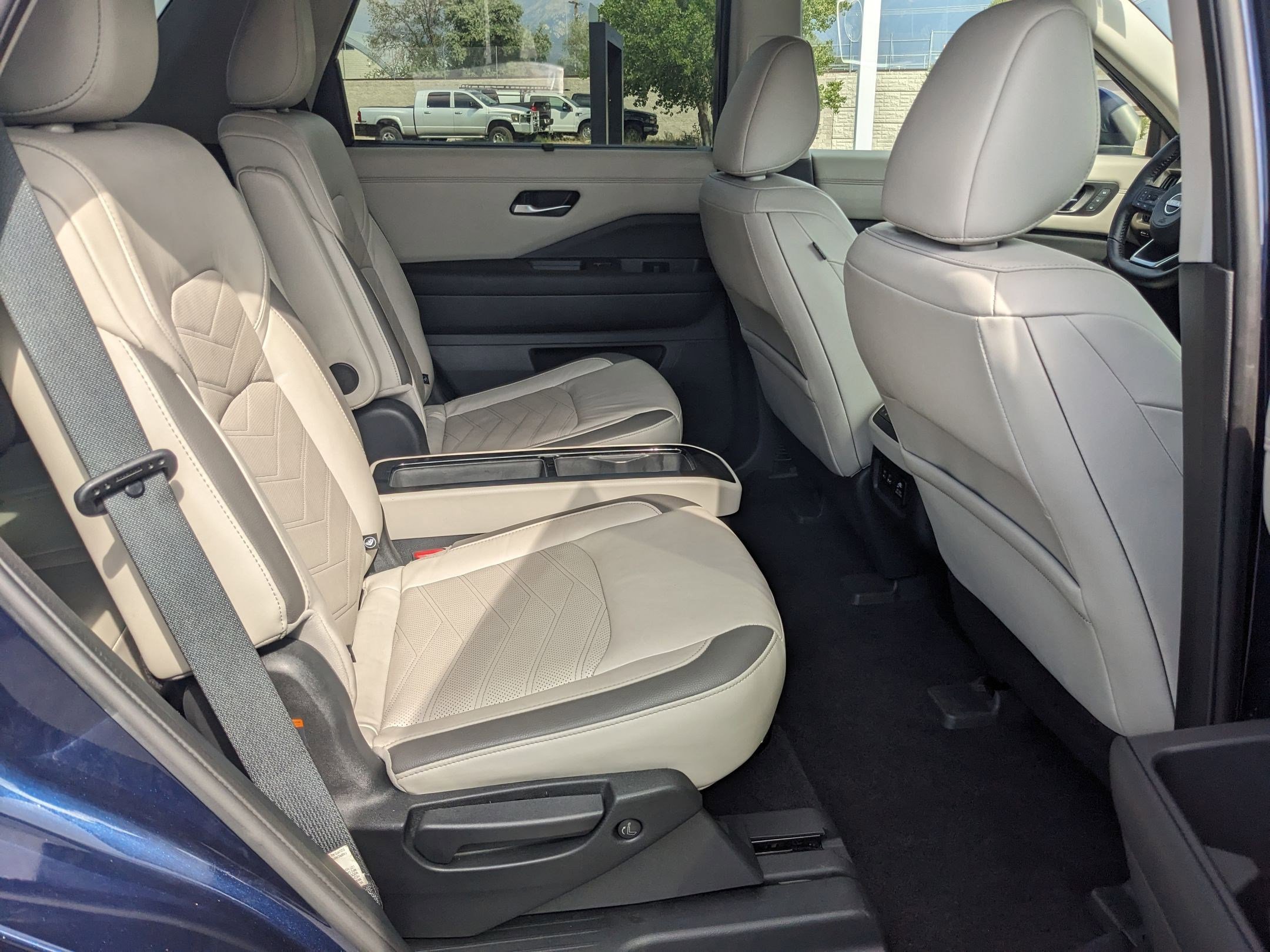 2022 Nissan Pathfinder Platinum photo 13