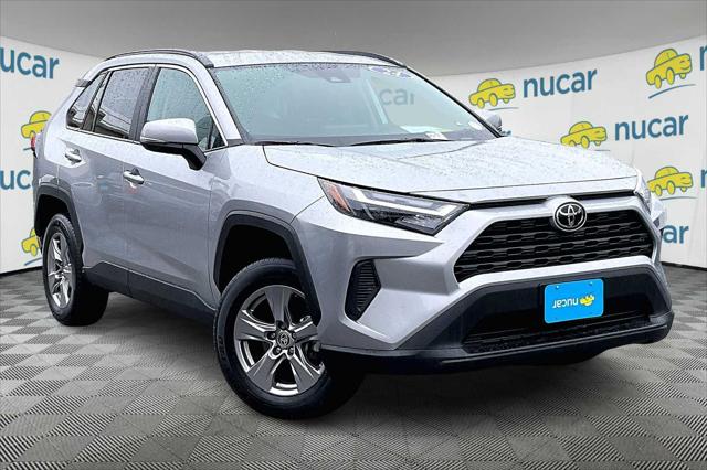 2024 Toyota RAV4 XLE's photo