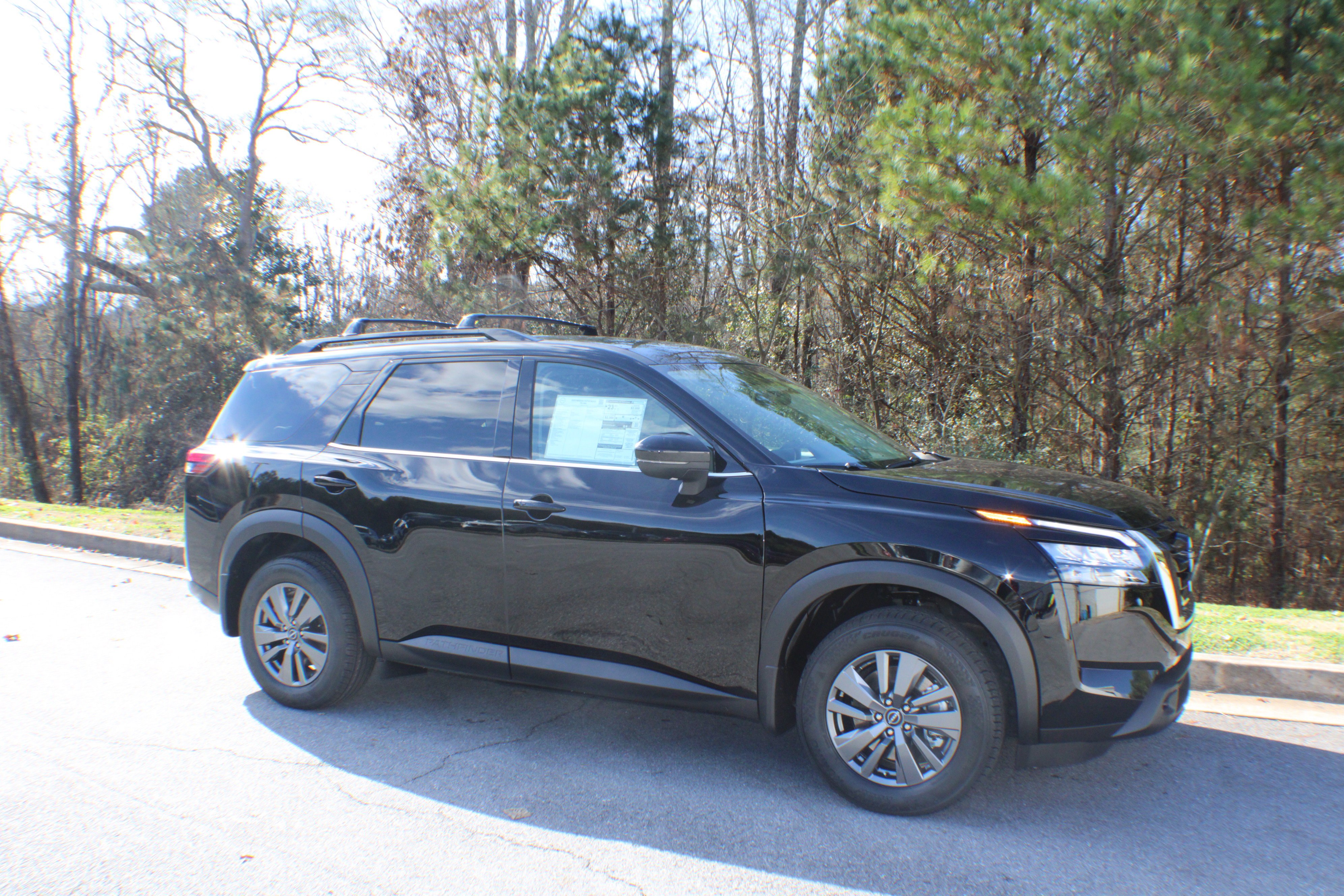 2025 Nissan Pathfinder SV's photo