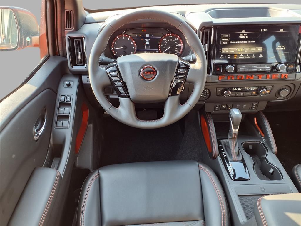 2025 Nissan Frontier PRO-4X photo 4