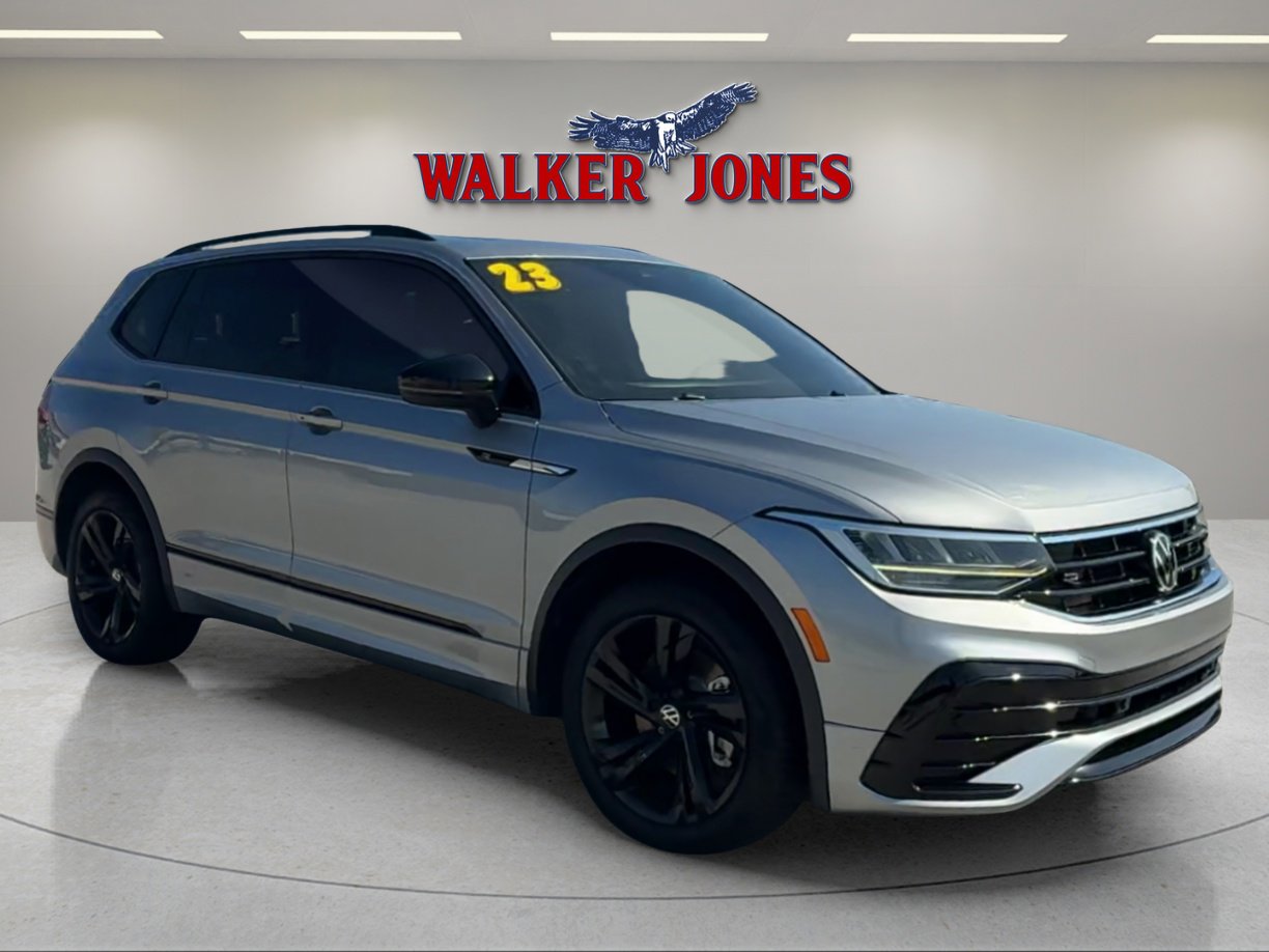 2023 Volkswagen Tiguan SE R-LINE BLACK's photo