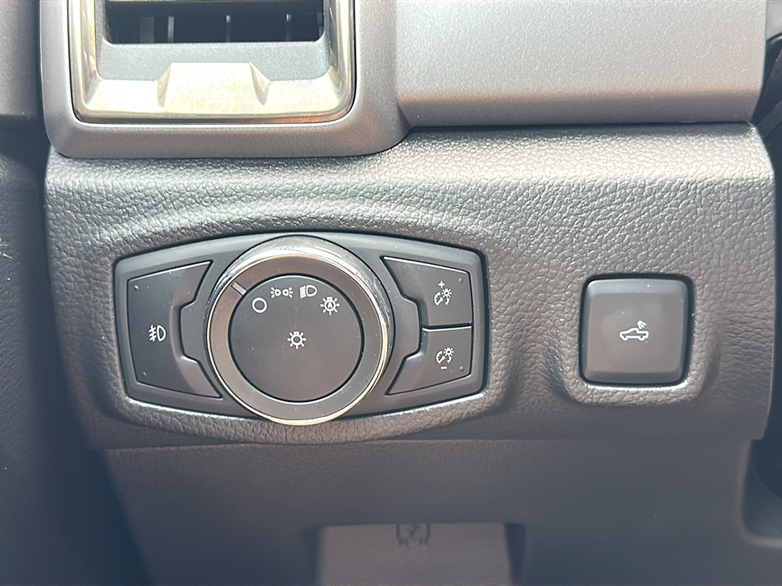 Used 2021 Orange Ford XLT image 36