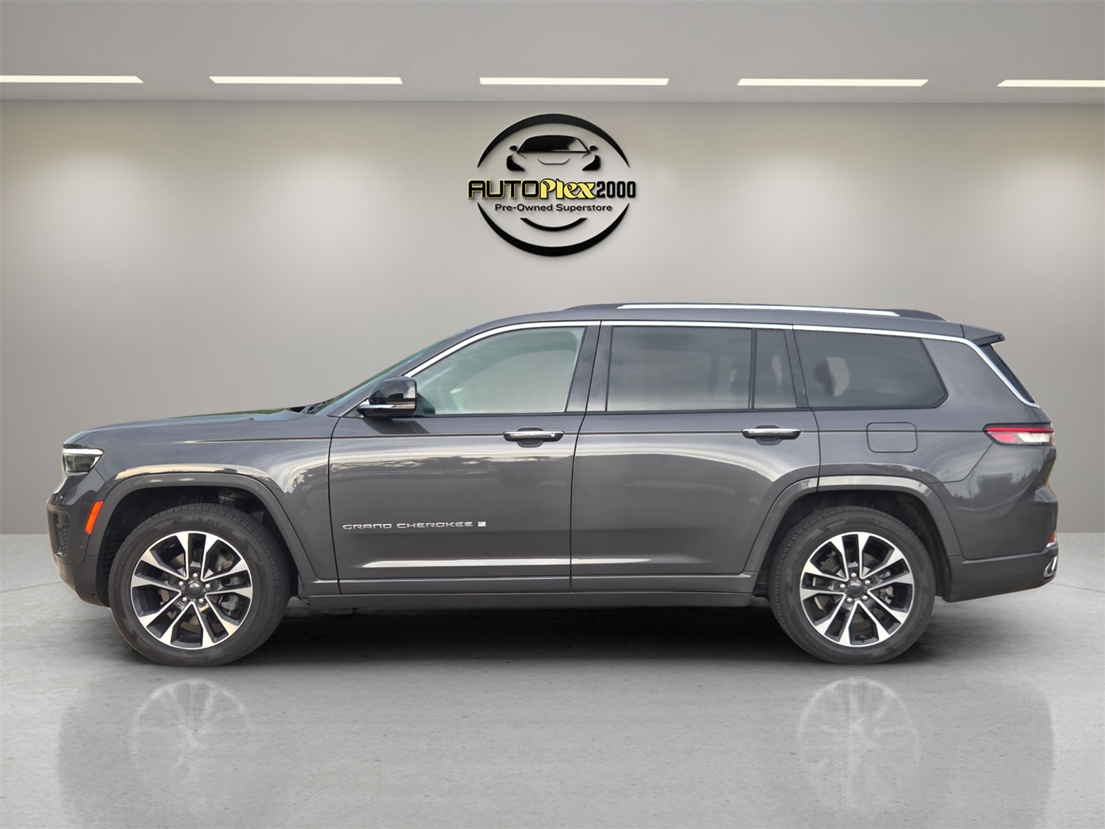 2022 Jeep Grand Cherokee Overland photo 4