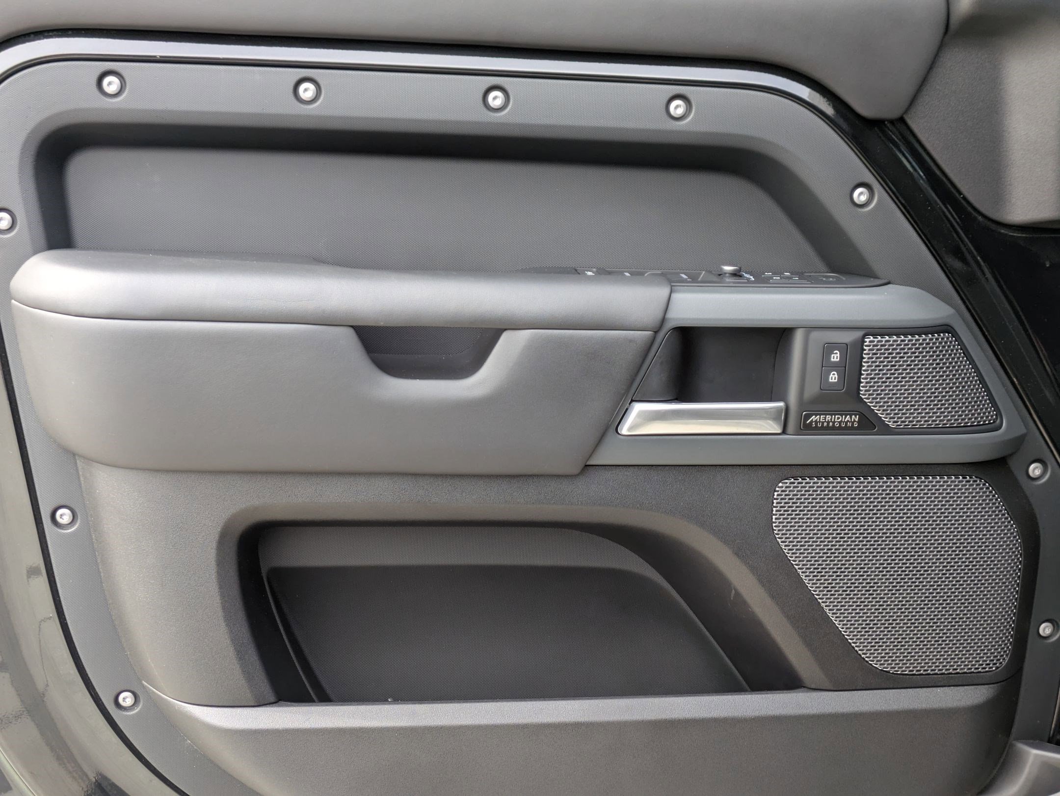 2023 Land Rover Defender 110 X photo 9