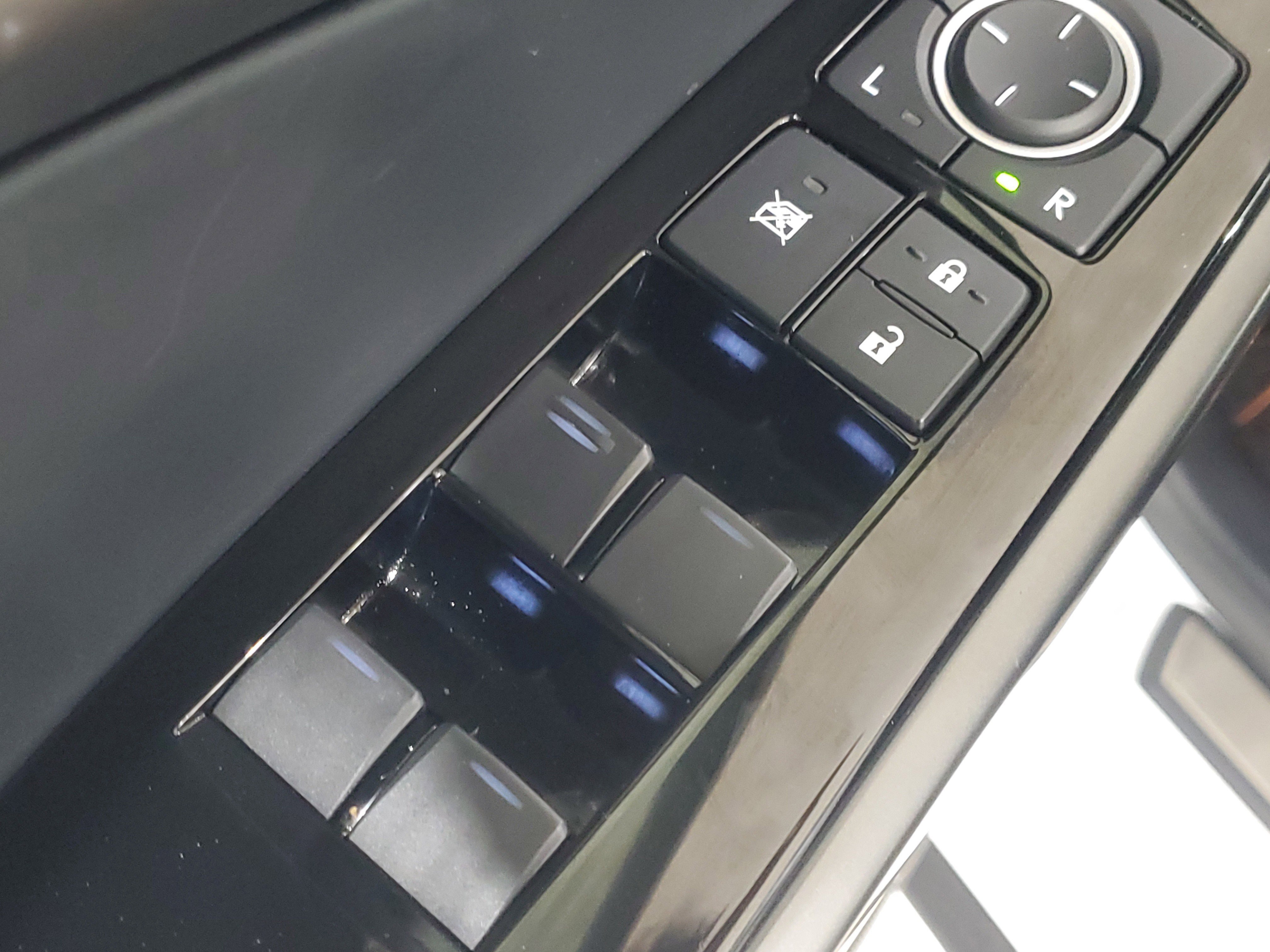 2024 Lexus IS 300 photo 9
