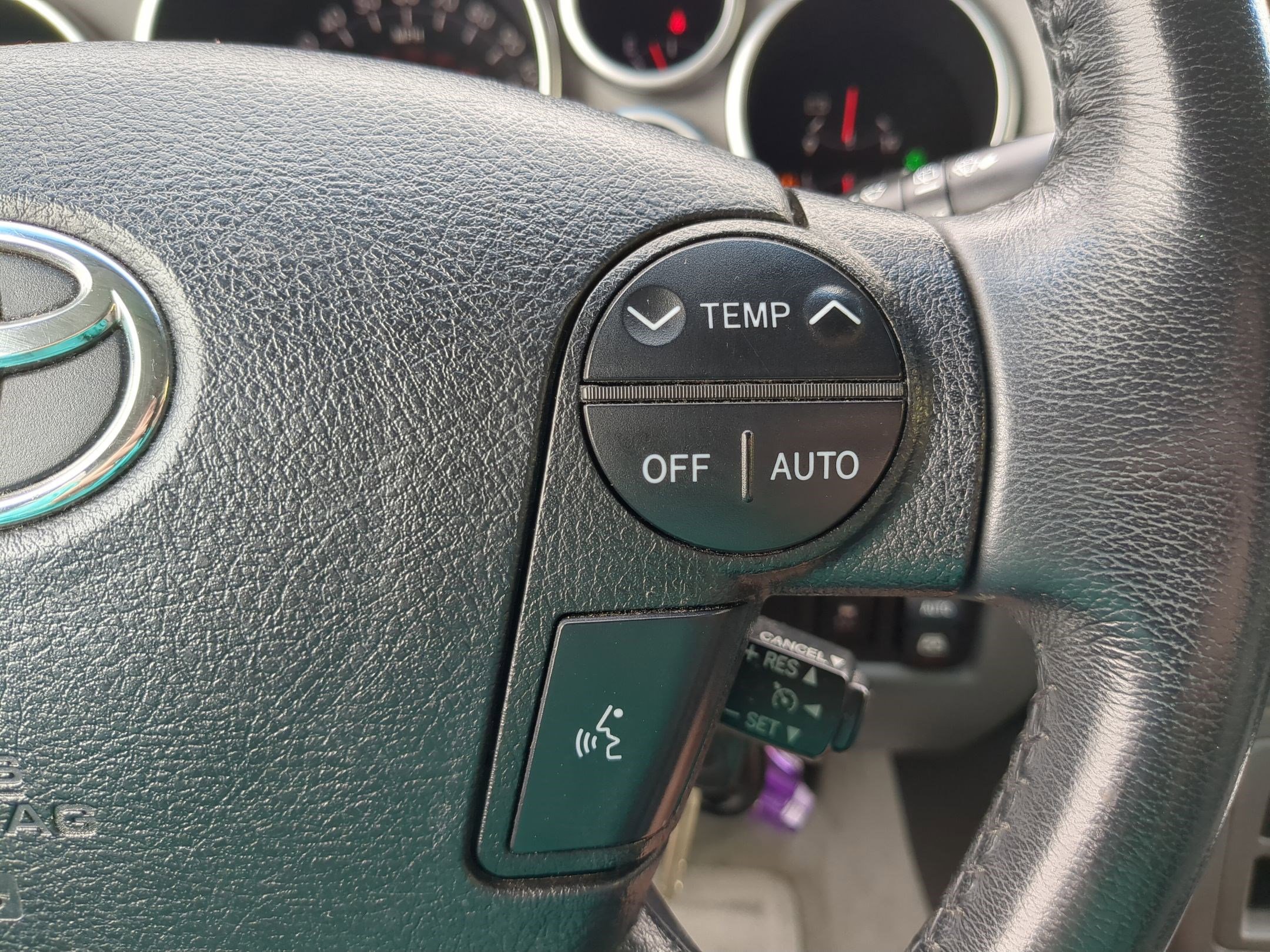 2010 Toyota Sequoia photo 17
