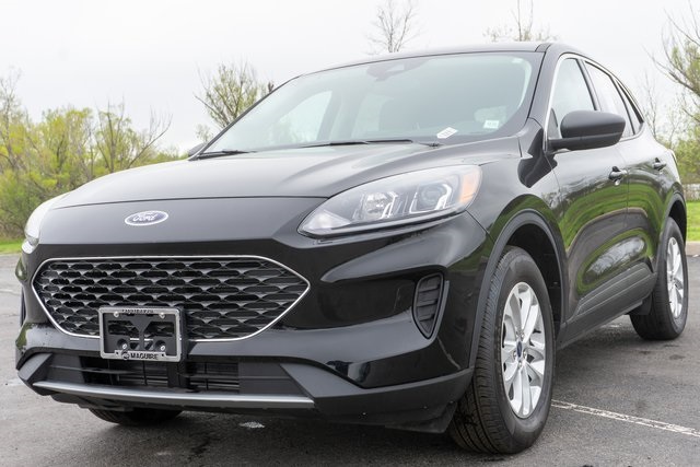 2022 Ford Escape SE photo 2
