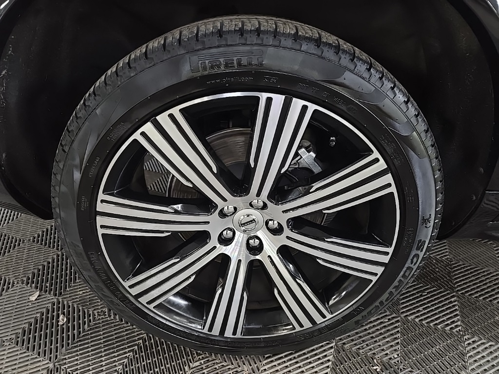 2024 Volvo XC90 B5 Plus photo 12