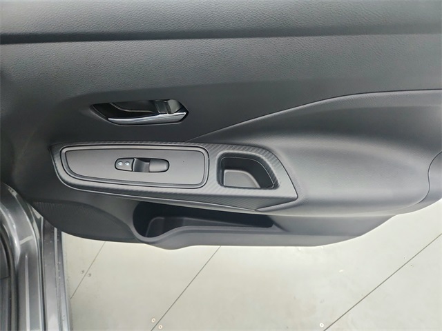 2025 Nissan Versa 1.6 SV photo 31